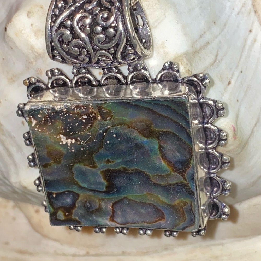 Striking Abalone Shell statement Pendant - Picture 3 of 8